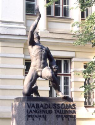 Statue in Tallinn.jpg