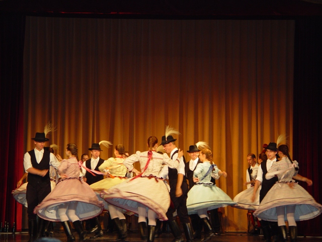 Hungarian Folk Dance at Duna Palota 匈牙利民族舞蹈