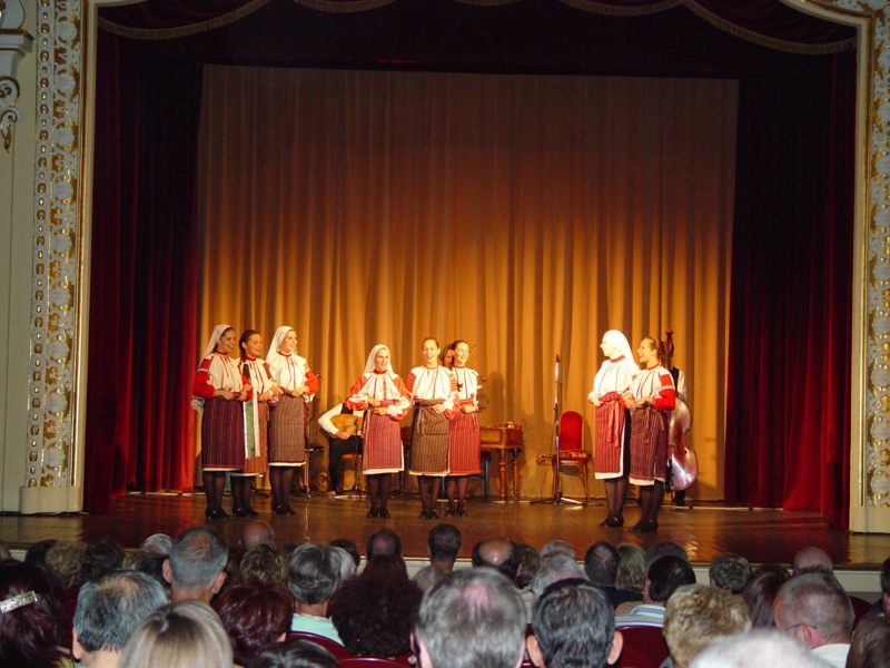 Hungarian Folk Dance at Duna Palota 匈牙利民族舞蹈