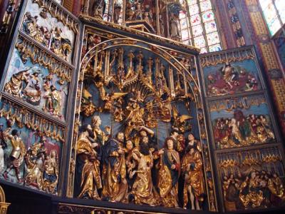 The open altar depicts the death of the Virgin Mary
