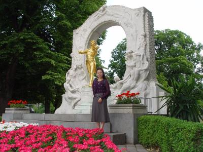 The statue of Waltz King with flowers blooming
