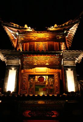 Tempel bei Nacht / temple at night