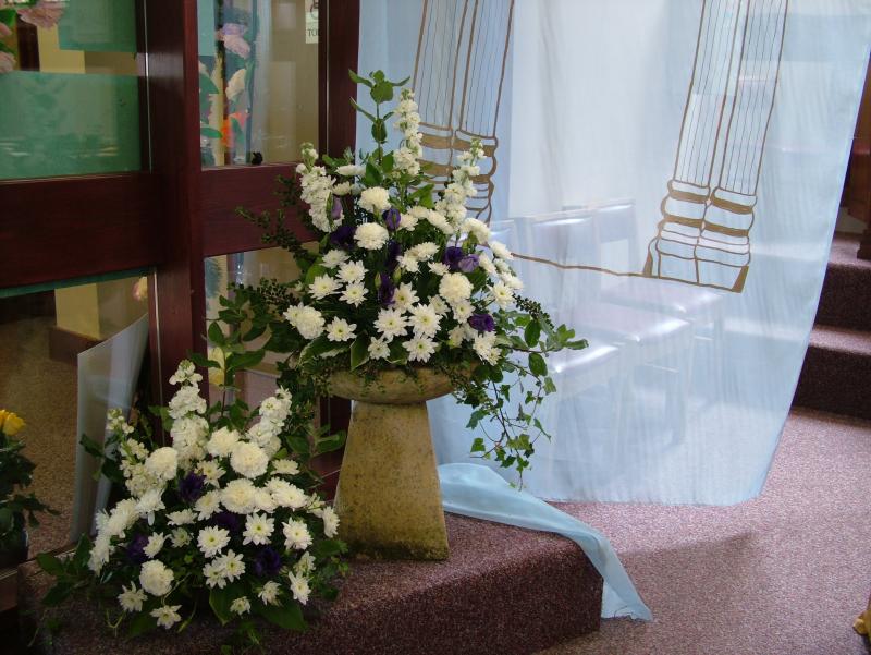 FLOWER DISPLAY IN THE METHODIST CHURCH