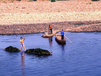 On the Lijiang river - 2005 - by Pietrolucci R.