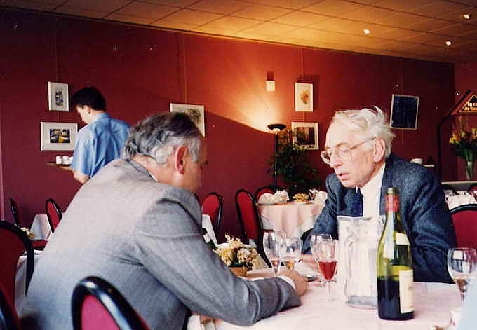 A droite Yves Chauvin (futur prix Nobel) fait de la Chimie avec JM Basset
