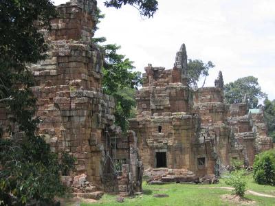 Prasats Suor Prat (12 Towers of Prasat)