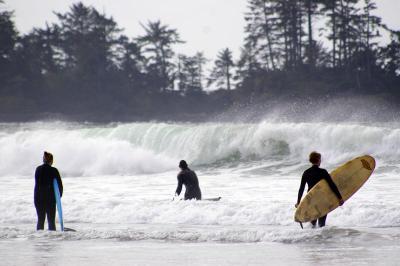 Ali and Hana - surf's up!