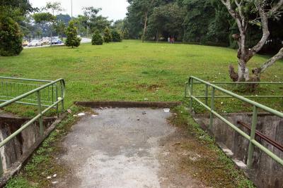 And of course, it's not there anymore. This is near the junction of Upper Bt. Timah Road and Jalan Jurong Kechil.