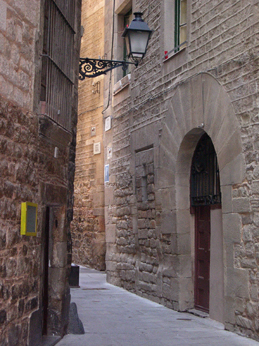 Major Synagogue (left) in El Call (Jewish Quarter). El Call was a Jewish ghetto in the Middle Ages.