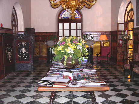 The library at our hotel, the Palacio Ca Sa Galesa