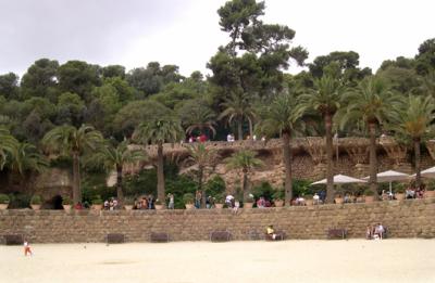 La Plaa del Teatre Grec: It is supported by the Sala Hipstila (Hypostyle Forum) - in Parc Gell.