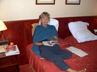 Judy wearing her new shawl bought at El Corte Ingls - at the Hotel Avenida Palace before going out for the evening.