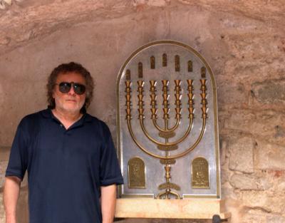 Richard next to a menorah in the courtyard of Bonastruc a Porta Centre (Jewish Museum) in the Jewish Quarter