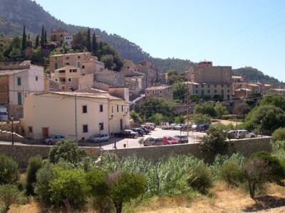 Estellencs on the north coast. Some 300 people live here - their primary loyalty is to the town - self contained group.
