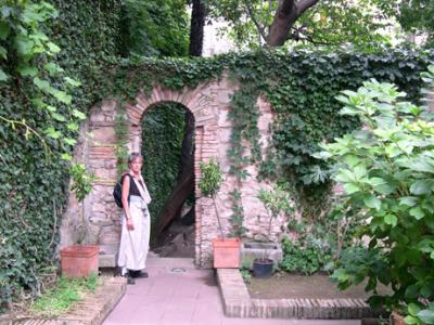 Judy in the courtyard of Bonastruc a Porta Centre (Jewish Museum) in the Jewish Quarter