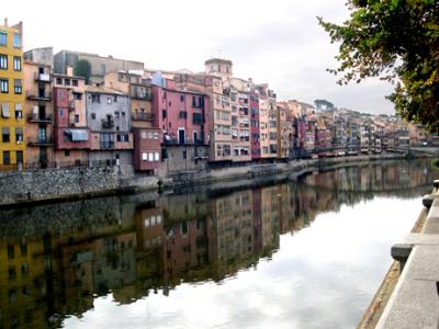 The often photographed, colorful houses along the east side of the Riu Onyar (Onyar River) - the emblem of Girona.