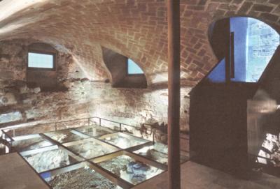 Inside the Major Synagogue: Stones under glass (lower right) - part of synagogue wall, Roman times. Stones face Jerusalem.