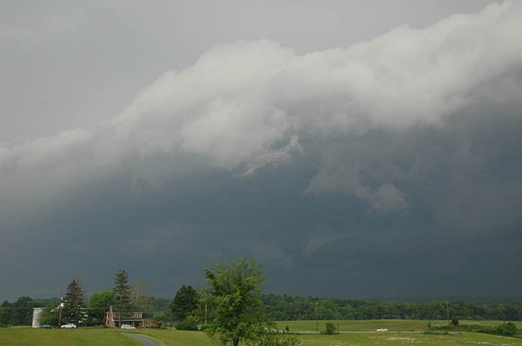 thunderstorm rapidly approaching