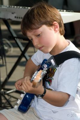 Thomas  la guitare