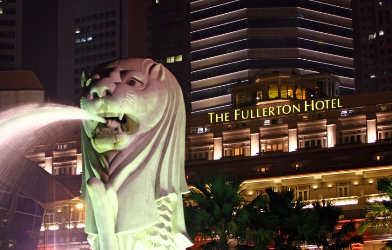 Merlion in front of Fullerton