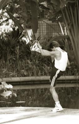 Taichi Kick (Kowloon park).jpg