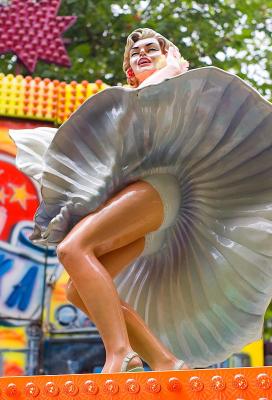 Marilyn statue at Shaker ride