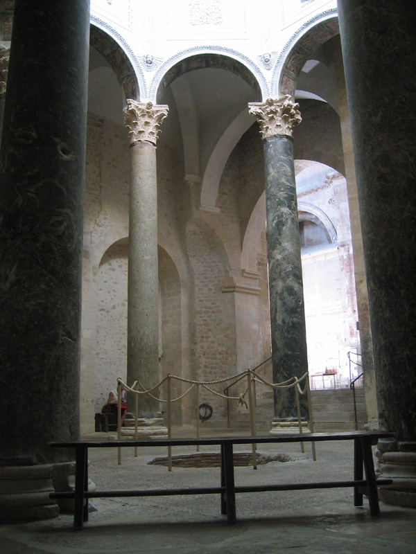 Baptismal_font.jpg