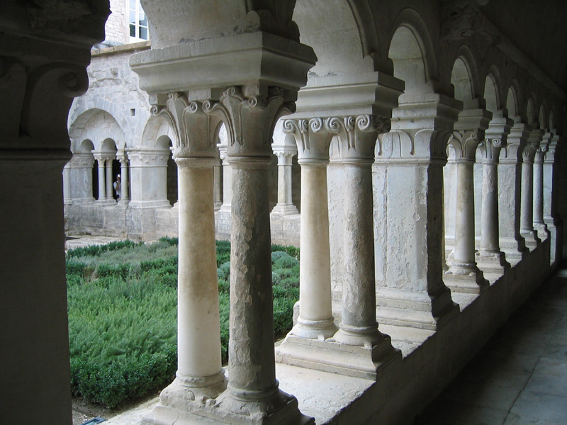 Abbaye_cloister.jpg