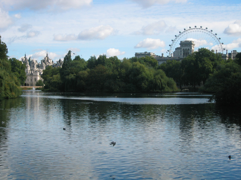 St_James_Park_pond.jpg