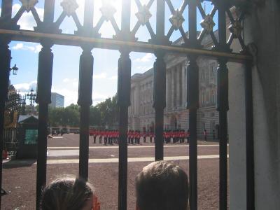 Buckingham_guards.jpg