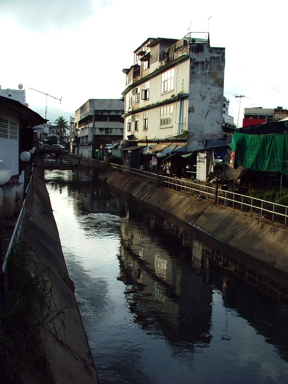 27/8/05 Along the Canal