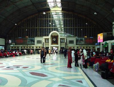 Hualumphong Station