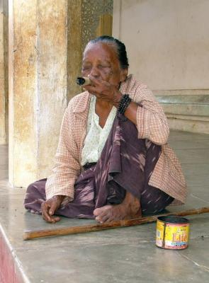 14/10/05 A Whackin White Cheroot