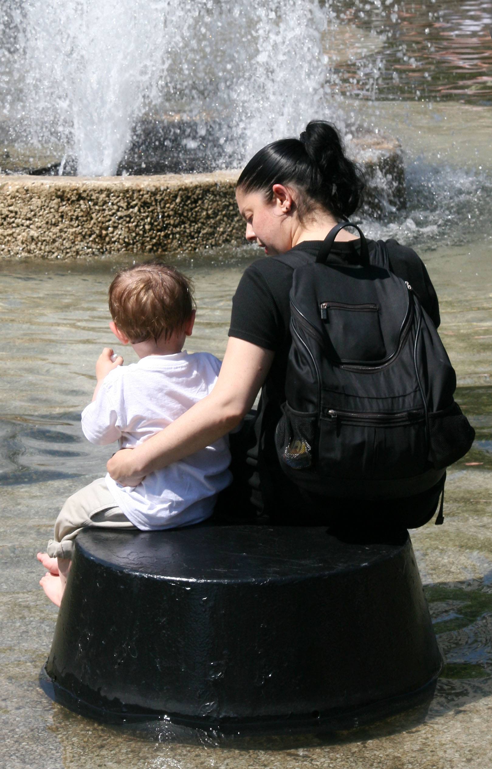 Mother & Child in the Pool at the Fountain