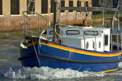 v3/26/414226/3/45173365.workboatinVenice.jpg