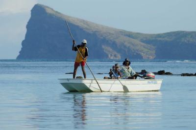 Coin de Mire Island as backdrop