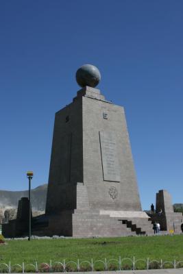 ElMitadDelMundo.jpg