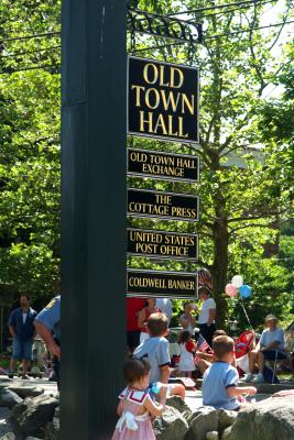 v3/27/479327/3/46249321.OldTownHallSignJuly4.jpg