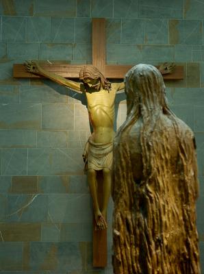 Statue of Christ with Mary Magdalene