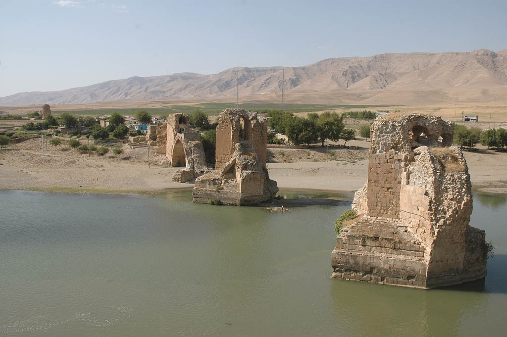 Hasankeyf Tigris Bridge 1785.jpg