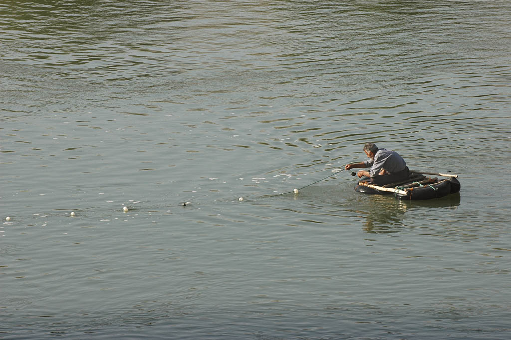 Hasankeyf herd and fisherman 2209