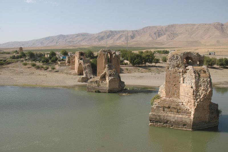 Hasankeyf Tigris Bridge 1785.jpg