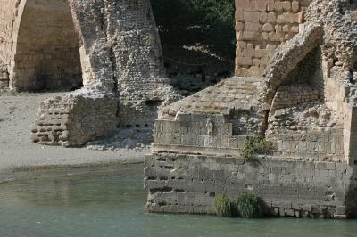 Hasankeyf Tigris Bridge 1741.jpg