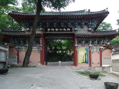Main door of Gilsansa Temple