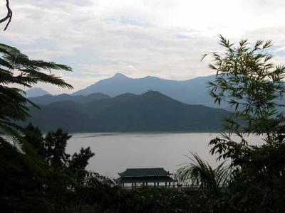 Nui Coc lake.jpg