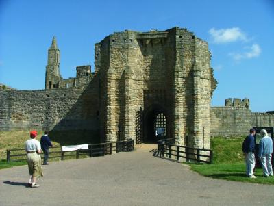Warkworth Castle - Once they had a Signal Gun from Laxevaag Bergen Norway-Now it is Gone