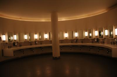 Lowry Centre Wash Basins