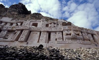 Mayan frieze-Xunanuntich