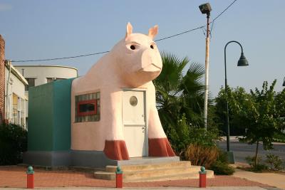 pig stand.jpg