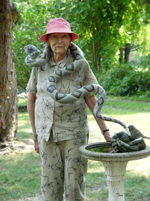 v3/30/467730/3/47210007.MomandSnake.jpg